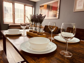 MODERN SUITES -5 Bedroom House- With FREE PARKING Birmingham city